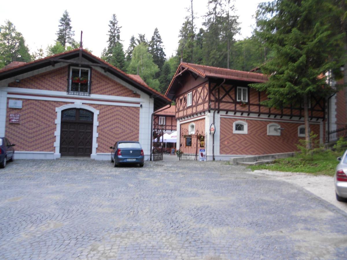 Hotel Bastion Sinaia Exteriör bild